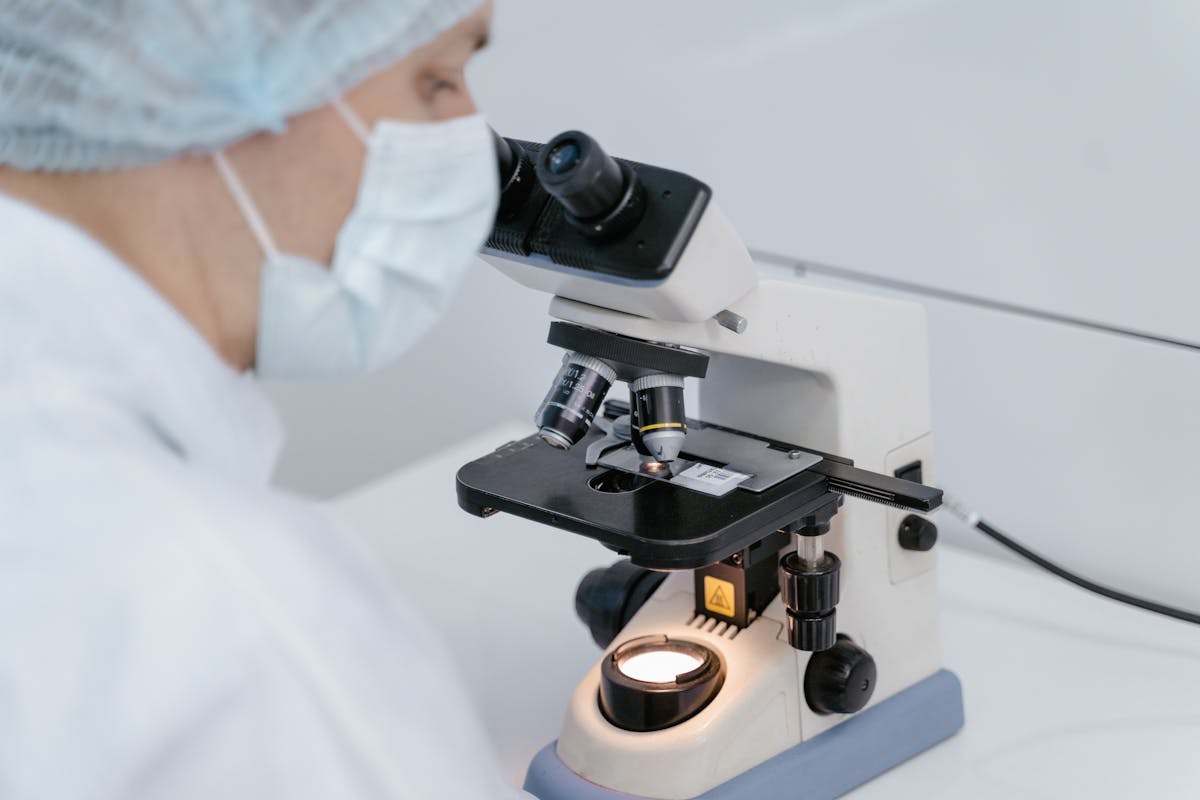 Laboratory microscope